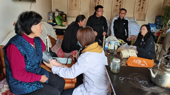 九九重陽節(jié)，濃濃敬老情 ——集團駐村工作隊開展重陽節(jié)走訪慰問活動