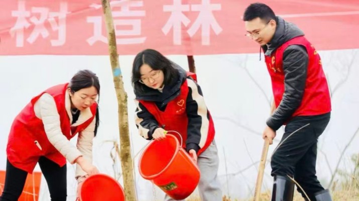 青春綻芳華，擔(dān)當(dāng)譜新篇——投資集團(tuán)張曉穎獲評2025年度“甘肅省優(yōu)秀共青團(tuán)員”榮譽(yù)稱號